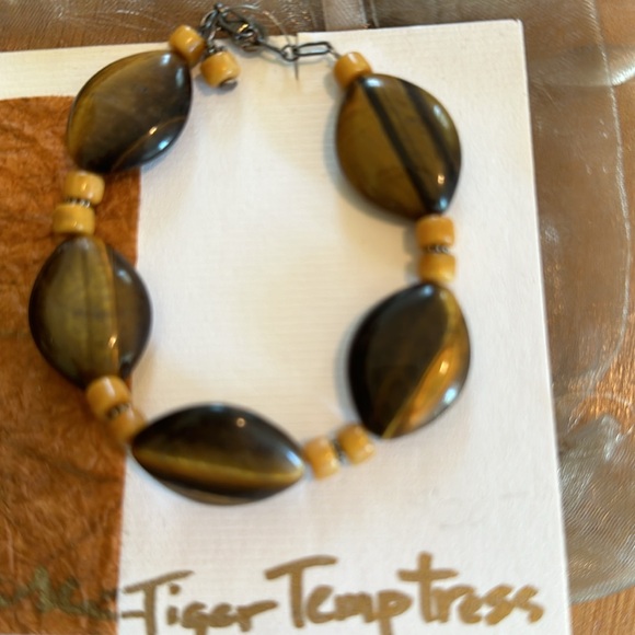 TIGER TEMPTRESS Tiger Eye Bracelet - Picture 3 of 3